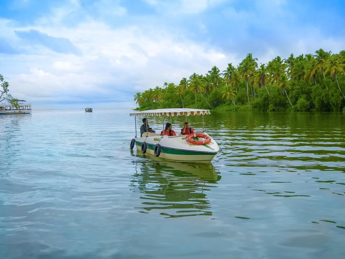 ホテル イソラ ディ コッコ Poovar インド